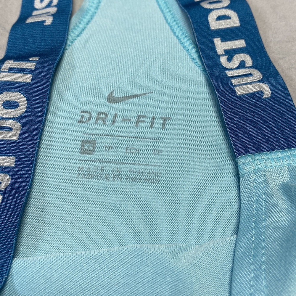 Nike - Picture 4 of 8